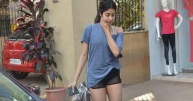 Janhvi Kapoor Spotted While Steps Out In The City