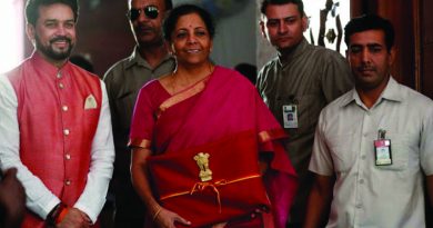 Nirmala Sitharaman reached the Lok Sabha