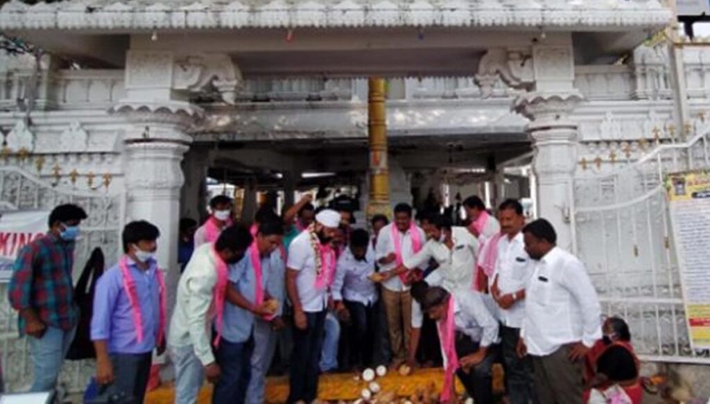 TRS leaders worship at temple