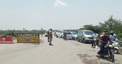 Vehicles-stopped-at-borders-1