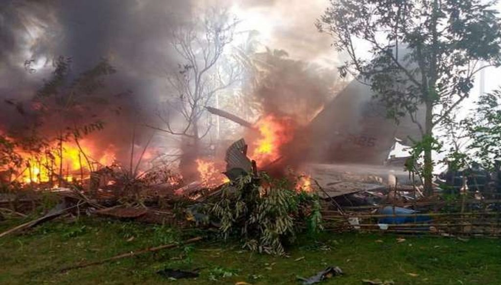 Air Force plane crashes in the Philippines