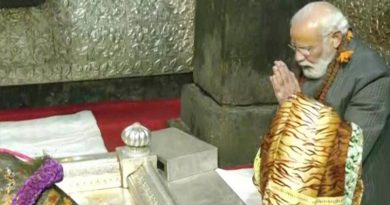 Modi worships at Kedarnath temple
