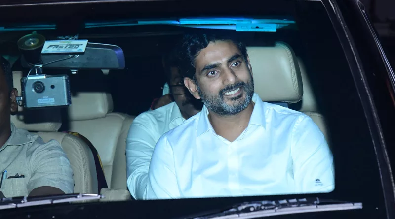 Lokesh-going-in-the-car-after-the-CID-investigation